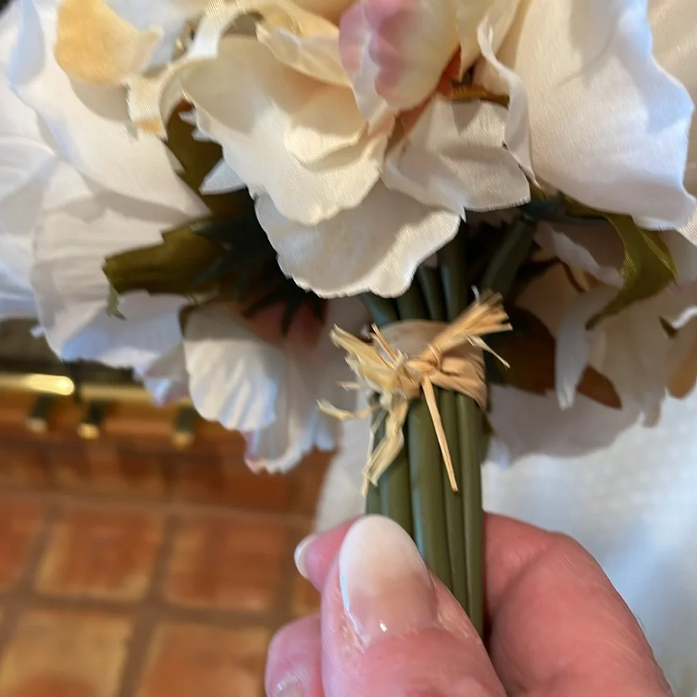 Small faux floral bouquet, NWT